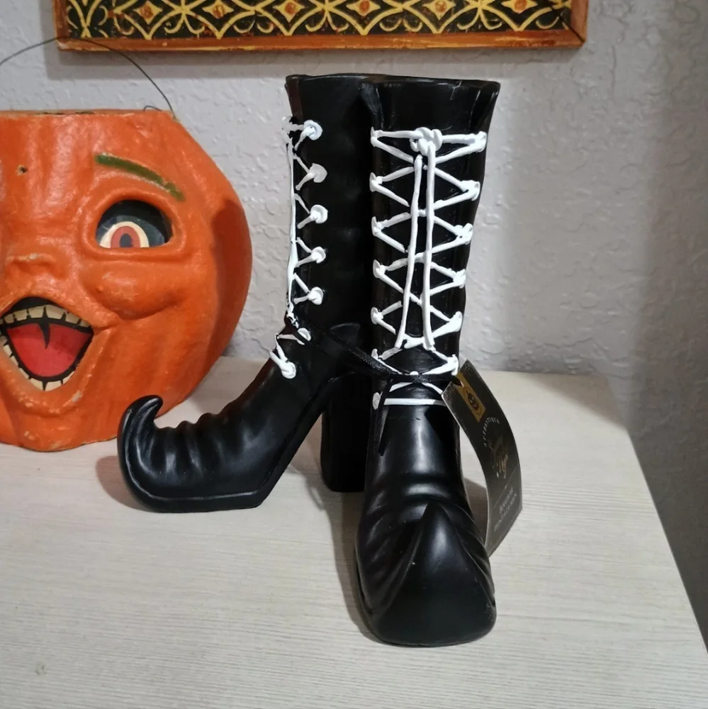 Witch Boots Shoes Candlestick Holders Candle Holder Halloween Spooky Night New - Picture 1 of 5